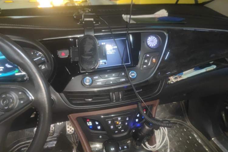 Used Buick Envision 2014 28T All-Wheel-Drive Versatile Sports Flagship Edition Audio And AC Panel