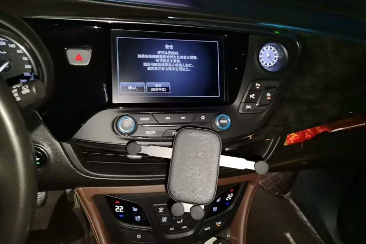 Used Buick Envision 2014 28T Four-Wheel Drive Luxury Model Audio And AC Panel