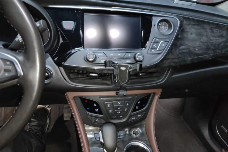 Used Buick Envision 2014 28T All-Wheel-Drive Versatile Sports Flagship Edition Audio And AC Panel