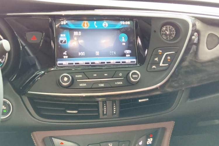 Used Buick Envision 2014 28T Four-Wheel Drive Luxury Model Audio And AC Panel