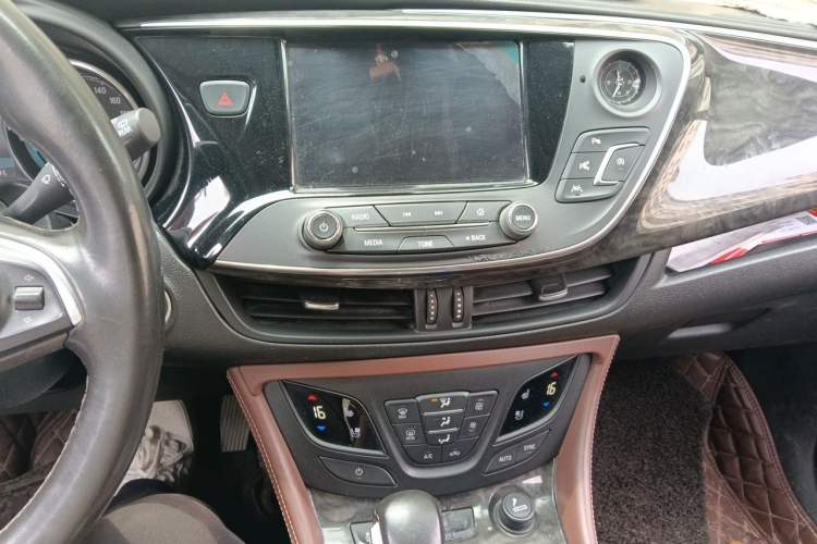 Used Buick Envision 2014 28T Four-Wheel Drive Luxury Model Audio And AC Panel