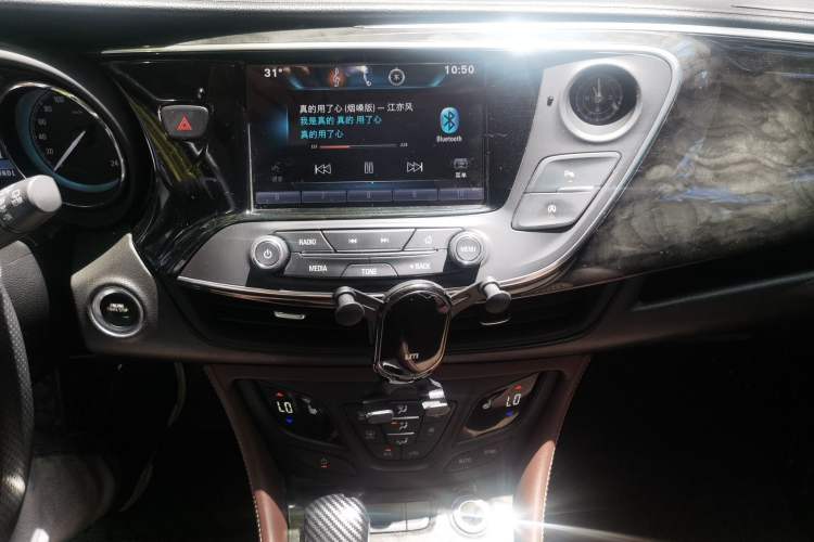 Used Buick Envision 2014 28T Four-Wheel Drive Elite Model Audio And AC Panel