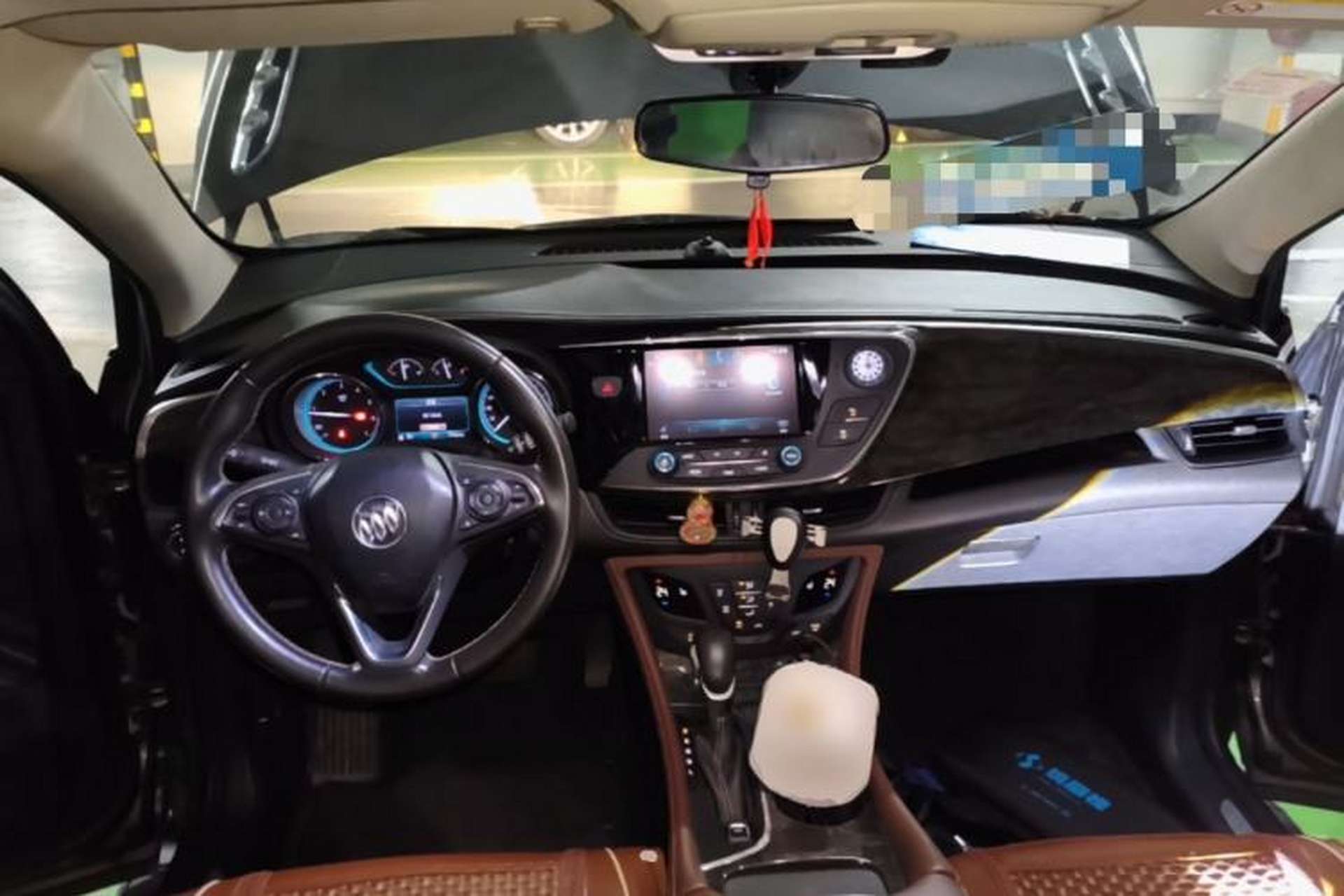 Used Buick Envision 2014 28T Four-Wheel Drive Elite Model Center Console
