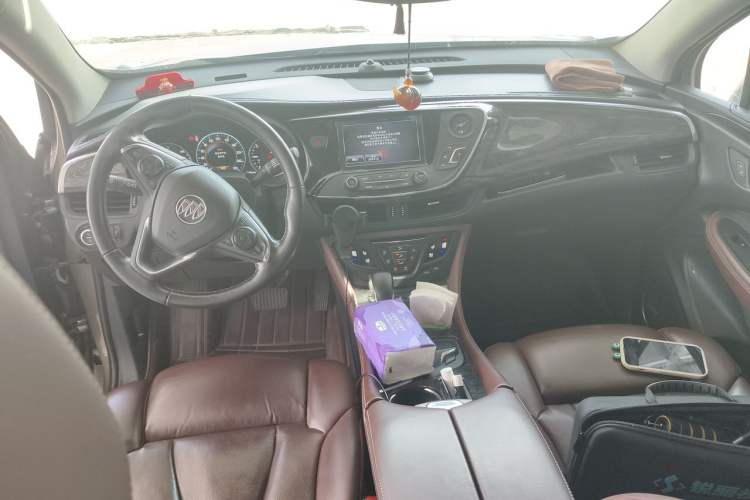 Used Buick Envision 2014 28T Four-Wheel Drive Luxury Model Center Console