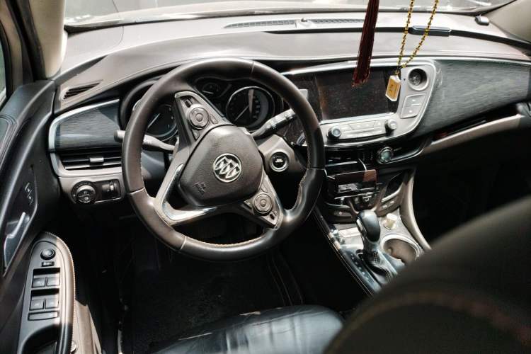 Used Buick Envision 2014 28T Four-Wheel Drive Elite Model Center Console