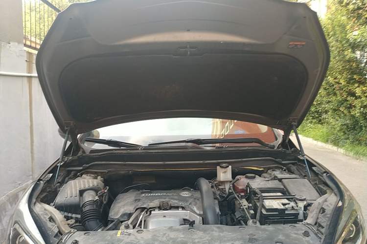 Used Buick Envision 2014 28T Four-Wheel Drive Elite Model Engine Bay