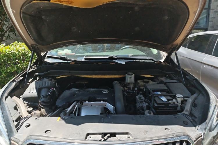Used Buick Envision 2014 28T Four-Wheel Drive Elite Model Engine Bay