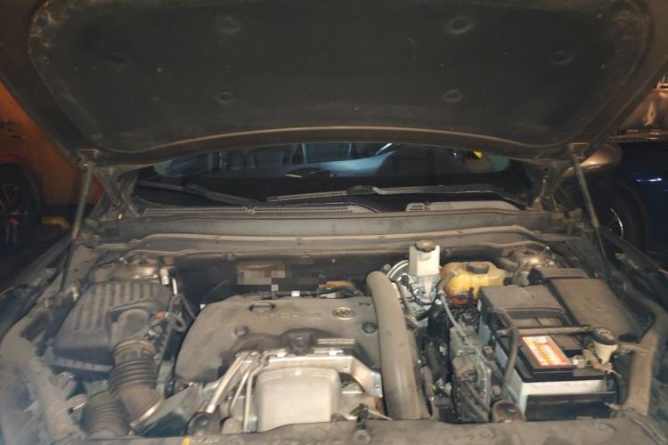 Used Buick Envision 2014 28T Four-Wheel Drive Elite Model Engine Bay