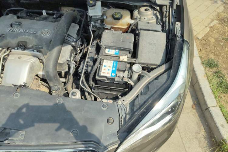 Used Buick Envision 2014 28T Four-Wheel Drive Luxury Model Engine Bay Left