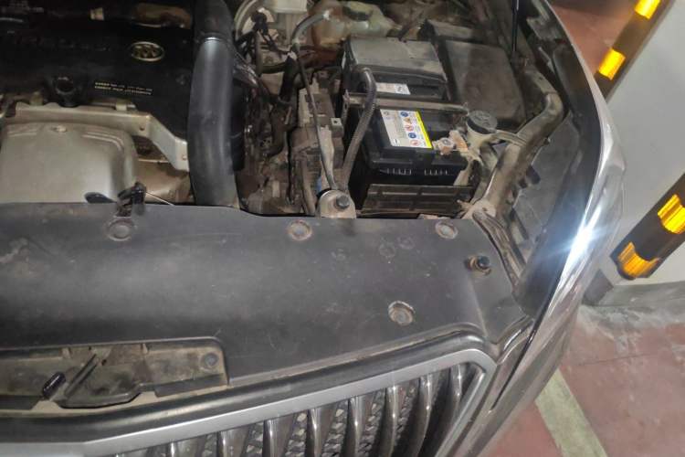 Used Buick Envision 2014 28T Four-Wheel Drive Luxury Model Engine Bay Left