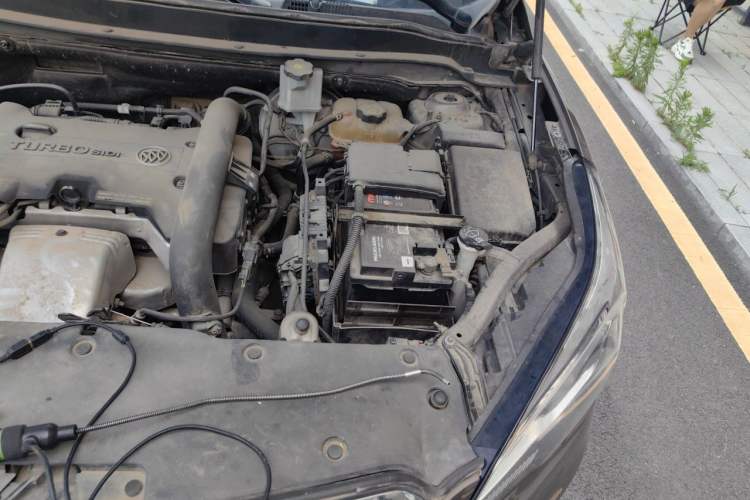 Used Buick Envision 2014 28T Four-Wheel Drive Elite Model Engine Bay Left