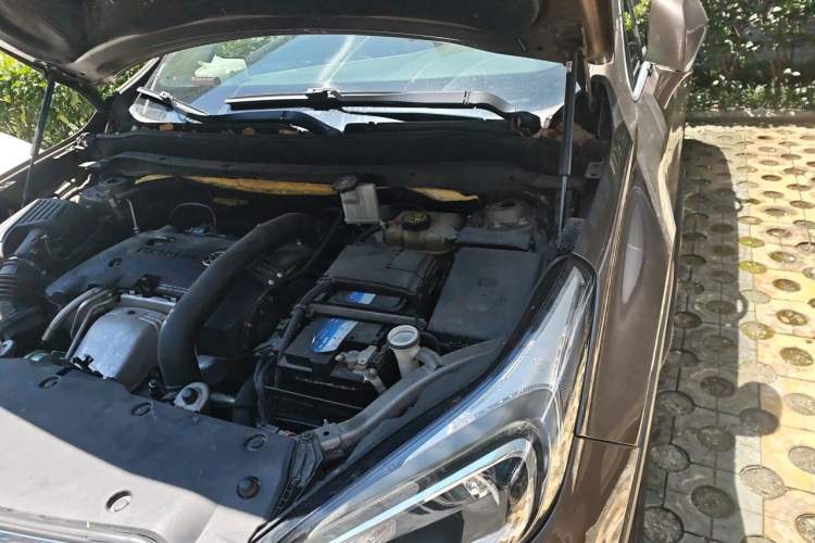 Used Buick Envision 2014 28T Four-Wheel Drive Elite Model Engine Bay Left