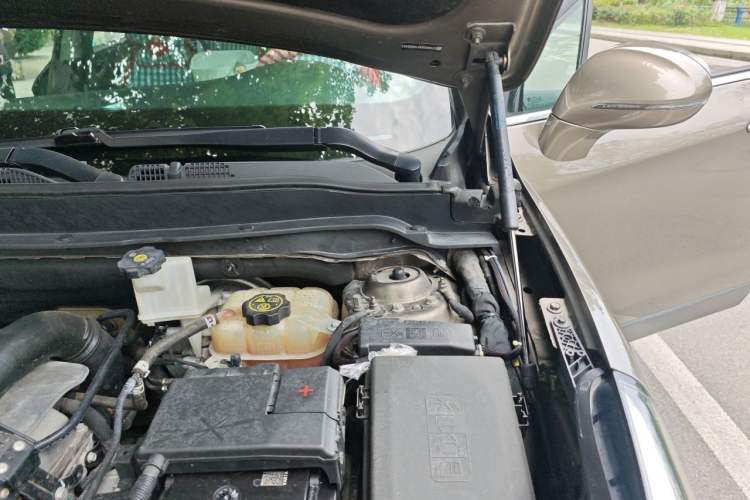 Used Buick Envision 2014 28T Four-Wheel Drive Luxury Model Engine Bay Left
