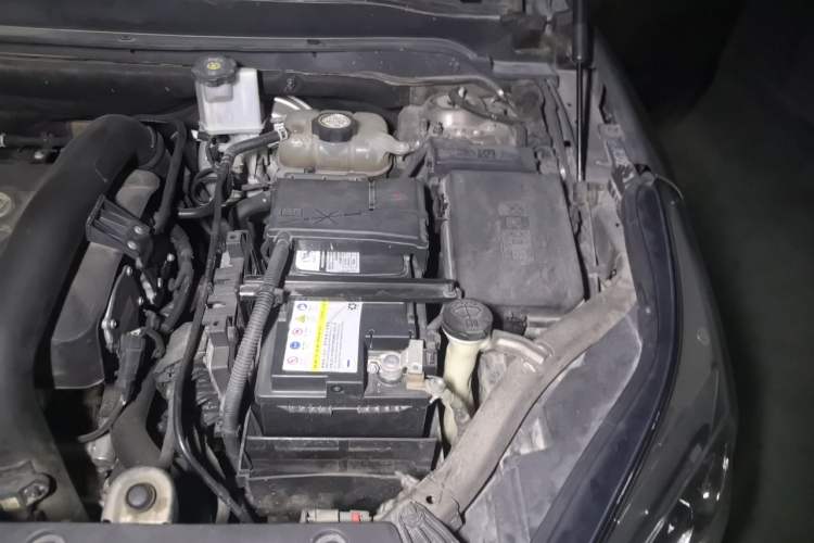 Used Buick Envision 2014 28T All-Wheel-Drive Versatile Sports Flagship Edition Engine Bay Left