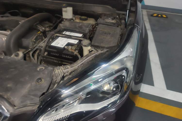 Used Buick Envision 2014 28T Four-Wheel Drive Luxury Model Engine Bay Left