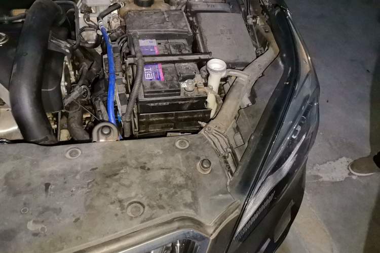 Used Buick Envision 2014 28T Four-Wheel Drive Luxury Model Engine Bay Left