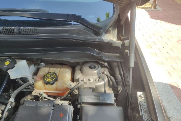 Used Buick Envision 2014 28T Four-Wheel Drive Luxury Model Engine Bay Left