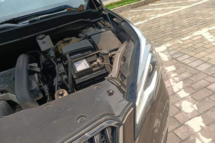 Used Buick Envision 2014 28T Four-Wheel Drive Luxury Model Engine Bay Left