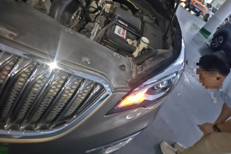 Used Buick Envision 2014 28T Four-Wheel Drive Luxury Model Engine Bay Left