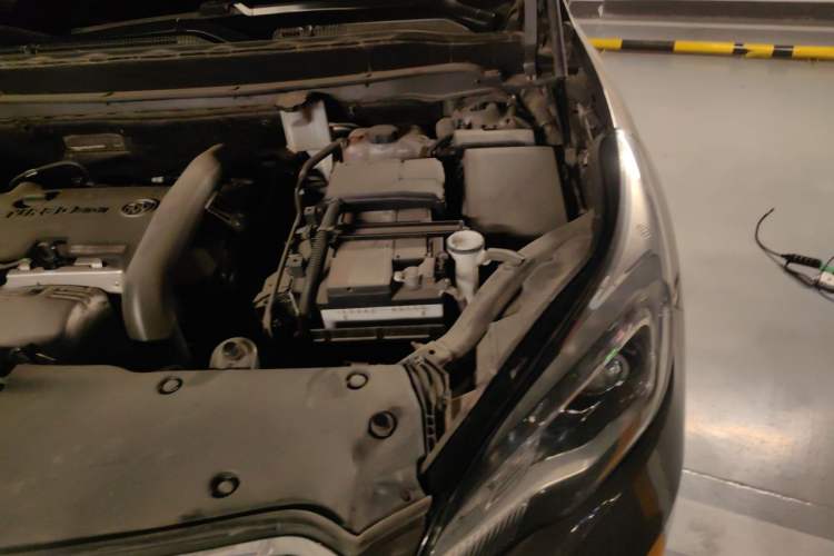 Used Buick Envision 2014 28T Four-Wheel Drive Elite Model Engine Bay Left