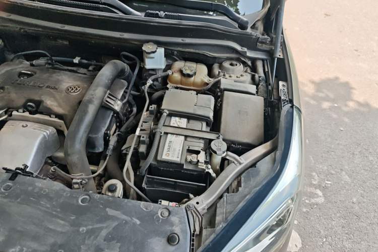 Used Buick Envision 2014 28T Four-Wheel Drive Luxury Model Engine Bay Left