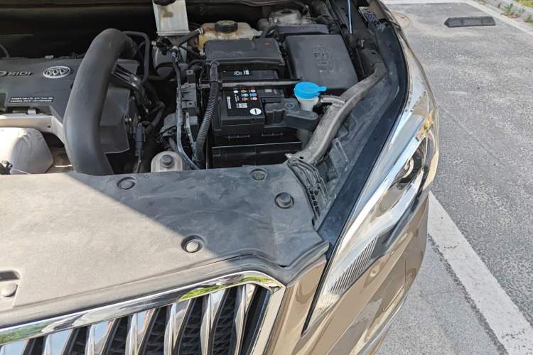 Used Buick Envision 2014 28T Four-Wheel Drive Luxury Model Engine Bay Left