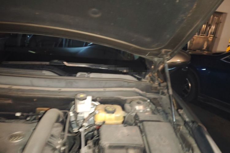 Used Buick Envision 2014 28T Four-Wheel Drive Elite Model Engine Bay Left