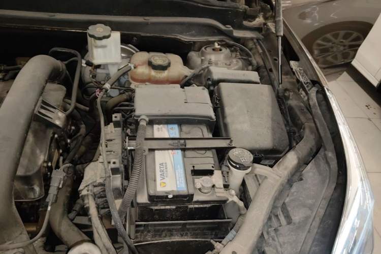 Used Buick Envision 2014 28T All-Wheel-Drive Versatile Sports Flagship Edition Engine Bay Left