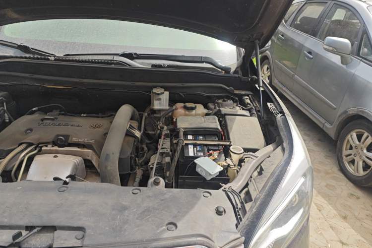 Used Buick Envision 2014 28T Four-Wheel Drive Luxury Model Engine Bay Left