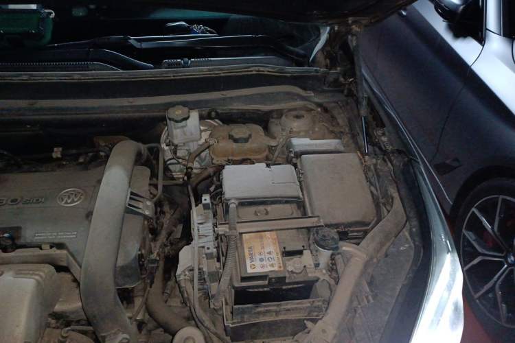 Used Buick Envision 2014 28T Four-Wheel Drive Elite Model Engine Bay Left