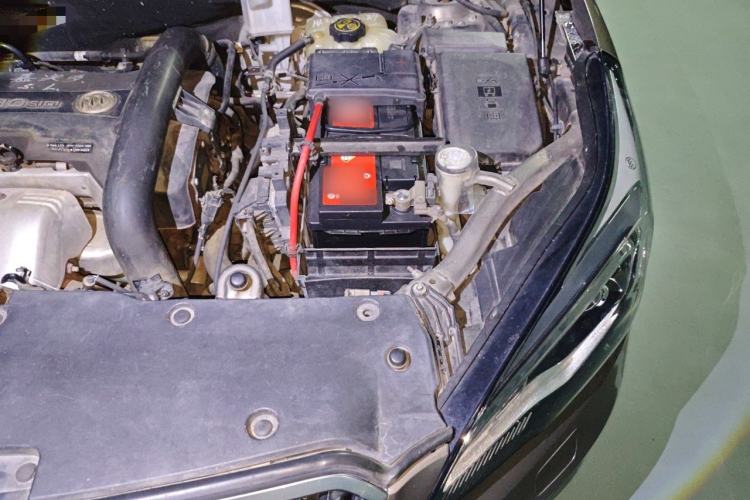 Used Buick Envision 2014 28T All-Wheel-Drive Versatile Sports Flagship Edition Engine Bay Left