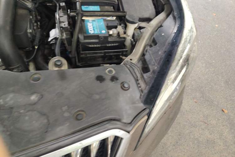 Used Buick Envision 2014 28T Four-Wheel Drive Luxury Model Engine Bay Left