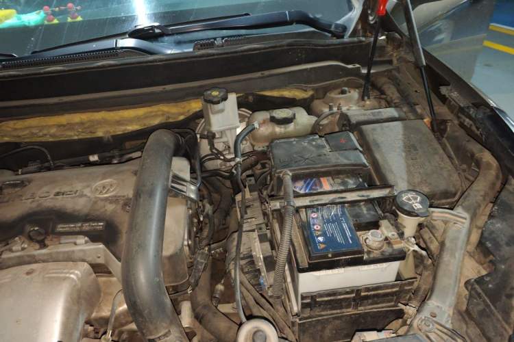 Used Buick Envision 2014 28T Four-Wheel Drive Luxury Model Engine Bay Left