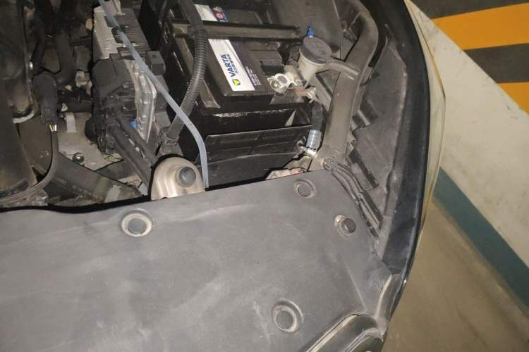 Used Buick Envision 2014 28T All-Wheel-Drive Versatile Sports Flagship Edition Engine Bay Left