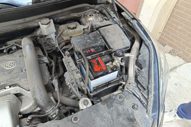 Used Buick Envision 2014 28T Four-Wheel Drive Elite Model Engine Bay Left
