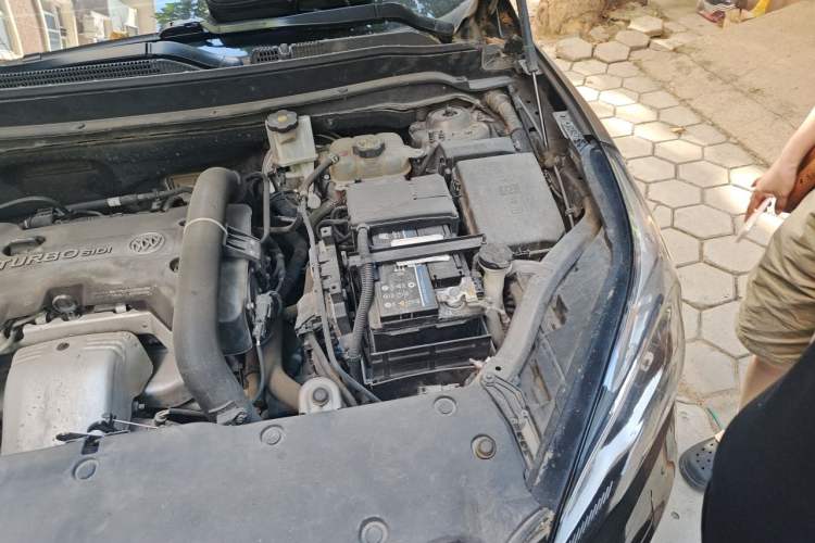Used Buick Envision 2014 28T Four-Wheel Drive Elite Model Engine Bay Left