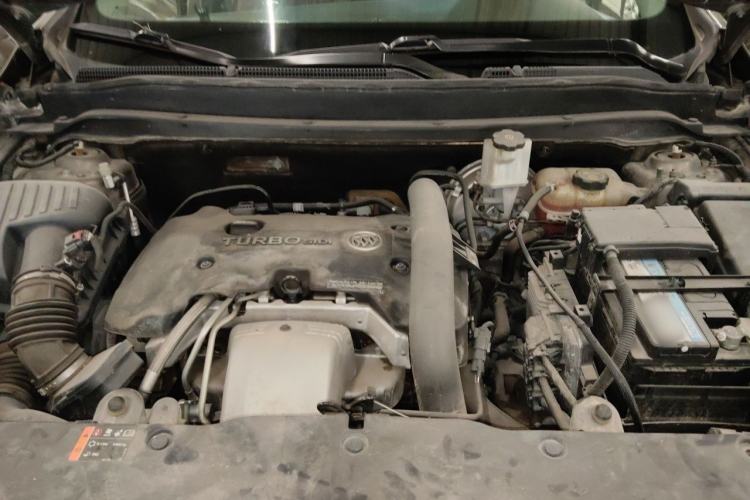 Used Buick Envision 2014 28T All-Wheel-Drive Versatile Sports Flagship Edition Engine Bay
