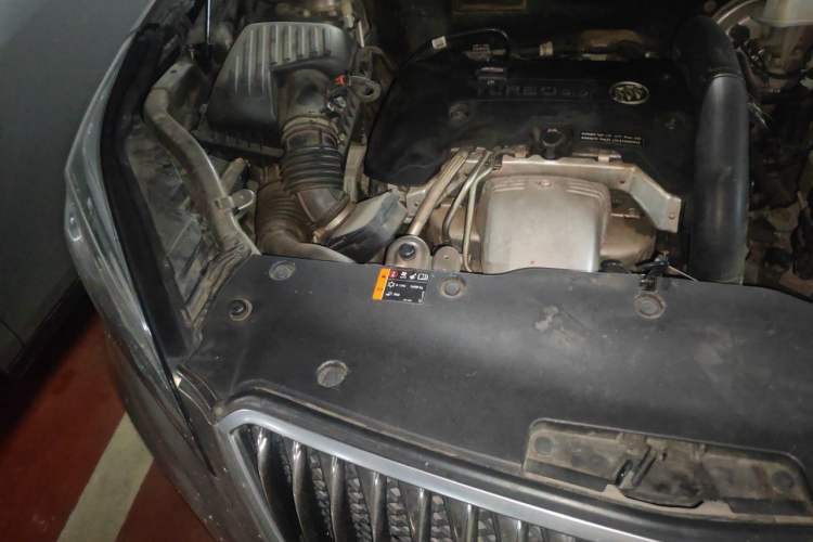 Used Buick Envision 2014 28T Four-Wheel Drive Luxury Model Engine Bay Right