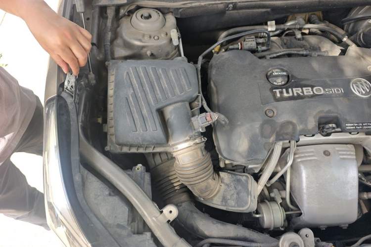 Used Buick Envision 2014 28T Four-Wheel Drive Elite Model Engine Bay Right