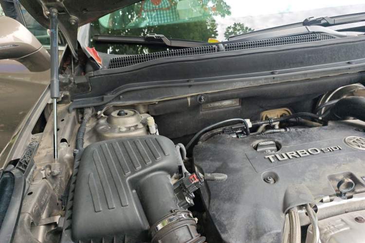 Used Buick Envision 2014 28T Four-Wheel Drive Luxury Model Engine Bay Right