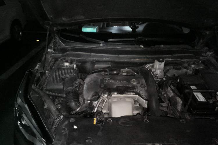 Used Buick Envision 2014 28T Four-Wheel Drive Elite Model Engine Bay Right