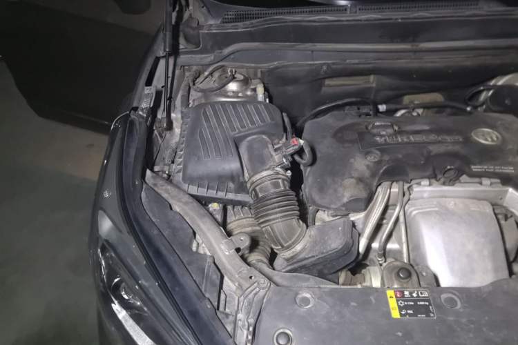 Used Buick Envision 2014 28T All-Wheel-Drive Versatile Sports Flagship Edition Engine Bay Right