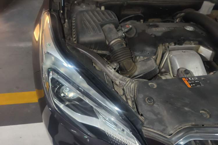 Used Buick Envision 2014 28T Four-Wheel Drive Luxury Model Engine Bay Right
