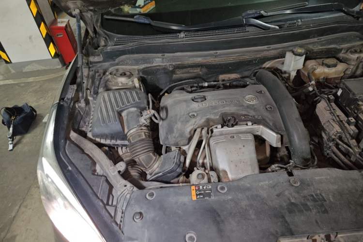 Used Buick Envision 2014 28T Four-Wheel Drive Luxury Model Engine Bay Right