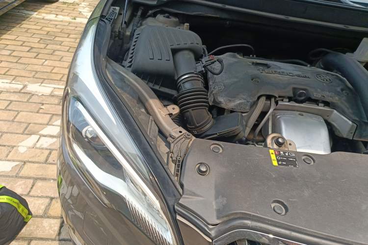 Used Buick Envision 2014 28T Four-Wheel Drive Luxury Model Engine Bay Right
