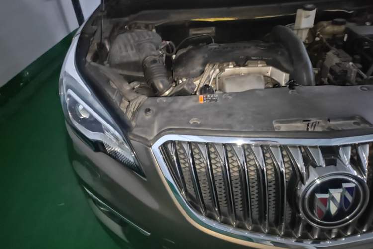 Used Buick Envision 2014 28T Four-Wheel Drive Luxury Model Engine Bay Right