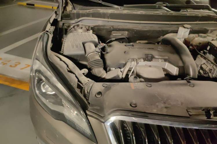 Used Buick Envision 2014 28T Four-Wheel Drive Elite Model Engine Bay Right