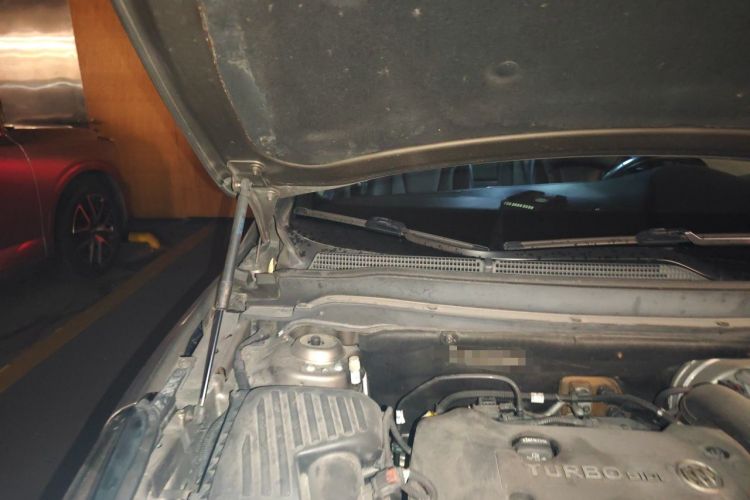 Used Buick Envision 2014 28T Four-Wheel Drive Elite Model Engine Bay Right