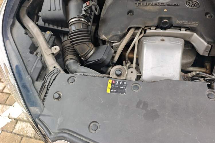 Used Buick Envision 2014 28T Four-Wheel Drive Luxury Model Engine Bay Right