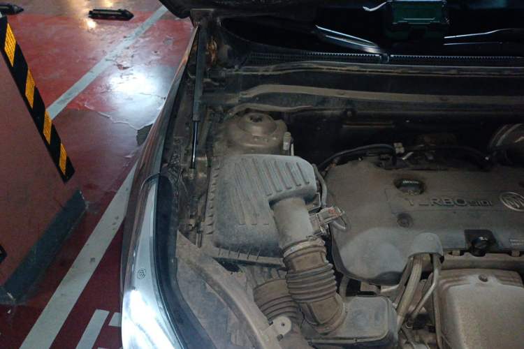 Used Buick Envision 2014 28T Four-Wheel Drive Elite Model Engine Bay Right